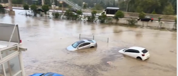 Karabük'te  yollar göle döndü