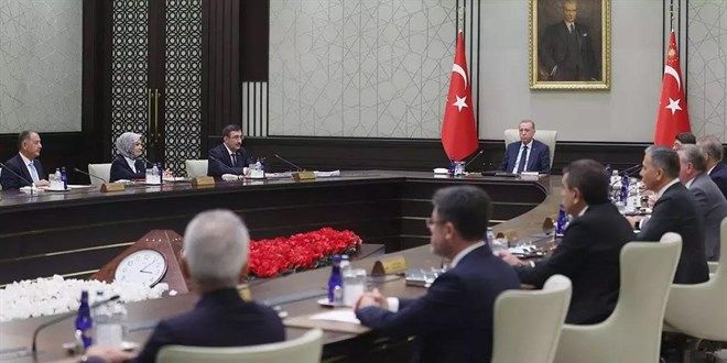 'Şatafatlı' görüntüler MKYK masasında: Erdoğan'ın teşkilatı uyarması bekleniyor